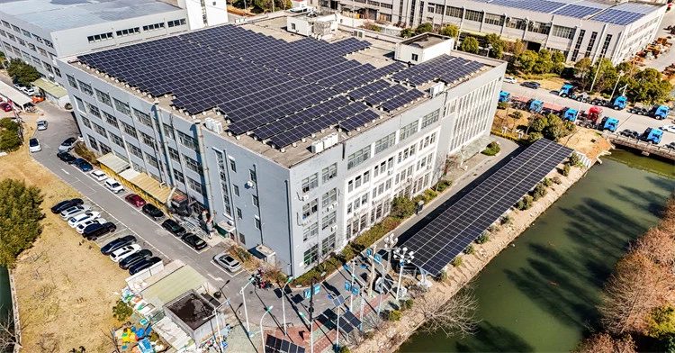 Distributed solar energy management and software development lab